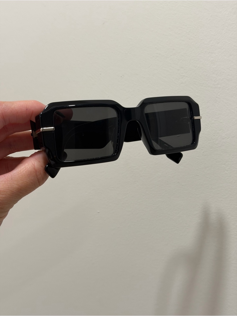 FENDIGRAPHY Black Sunglasses